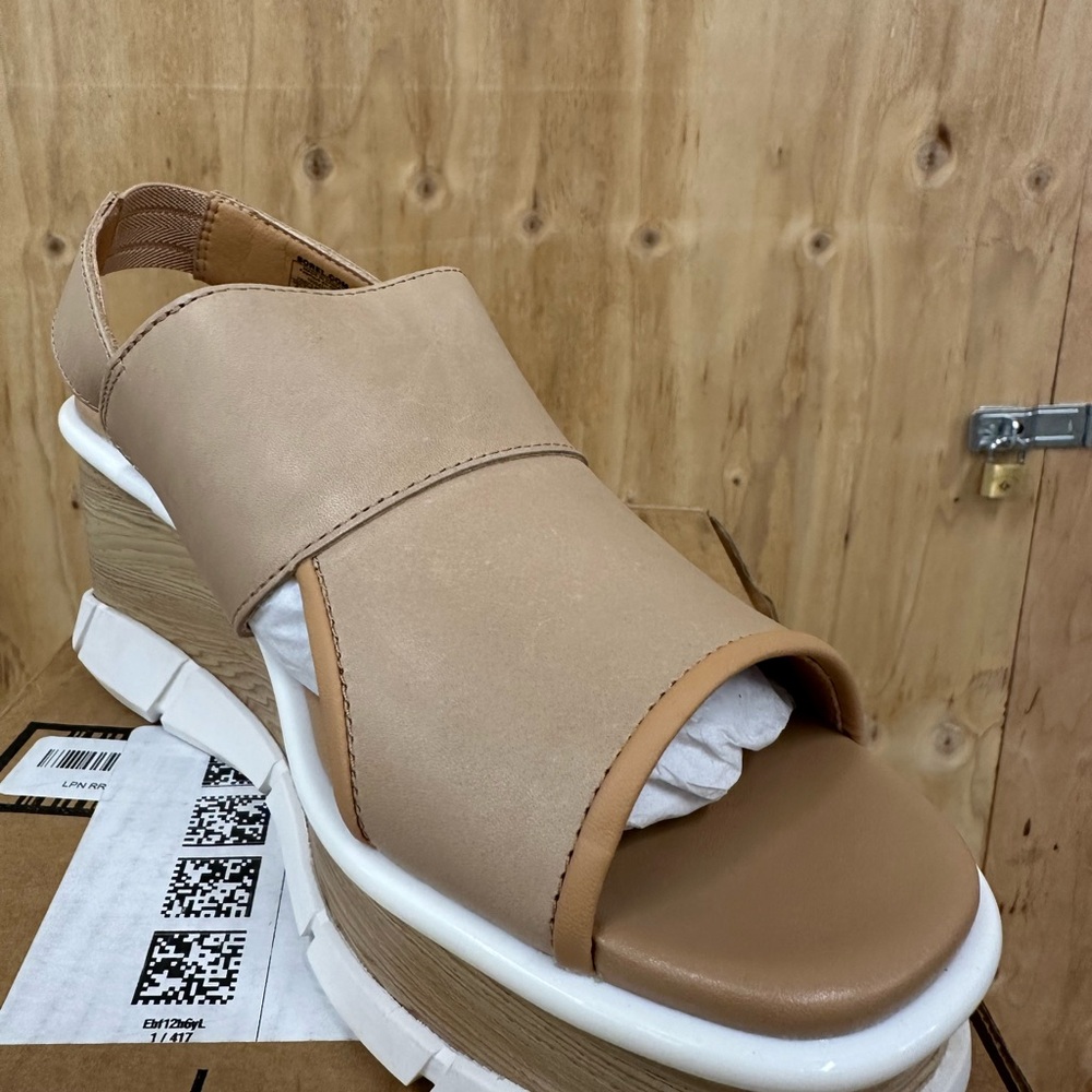 NWT Sorel - Joanie IV sandal